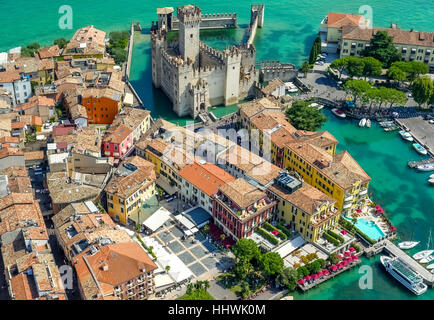 Castello Scaligero, Scaliger Burg Sirmio Halbinsel am Gardasee, Sirmione, Lombardei, Italien Stockfoto