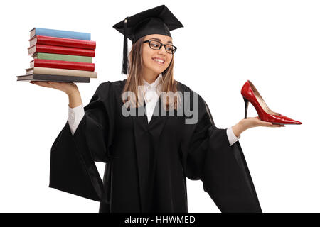 Graduate Student hält einen Stapel von Büchern und ein high Heel Schuh isoliert auf weißem Hintergrund in Versuchung Stockfoto