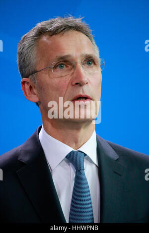 Jens Stoltenberg - Treffen der dt. Bundeskanzlerin Mit Dem NATO-Generalsekretaer, Bundeskanzleramt, 2. Juni 2016, Berlin. Stockfoto