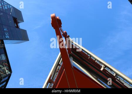 Hohe Gebäude von unten, in der Nähe von Kunstgalerie Tate Modern in London. Januar 2017 Stockfoto