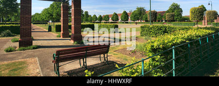 Frühling, Juni, Mai, Broadway Gärten, Letchworth Garden City, Hertfordshire, England Stockfoto