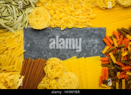 Verschiedene Arten und Formen der italienischen Küche essen Pasta und Copy-Space-Bereich Stockfoto