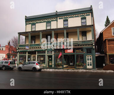 Saranac Lake, New York, USA. 19. Januar 2017. Das schöne kleine Dorf Saranac Lake, New York, von der öffentlichen Straße erschossen Stockfoto