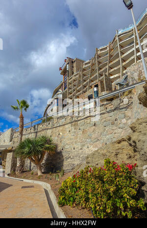 Das beeindruckende Gloria Palace Amadores Thalasso Hotel auf den Klippen, Puerto Rico, Gran Canaria Stockfoto