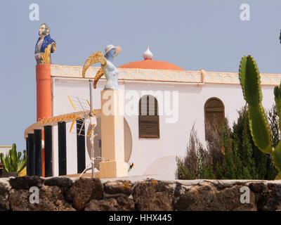 Skurrile Kunst und Bildhauerei an der Villa Tabaiba Corralejo, Fuerteventura. Stockfoto