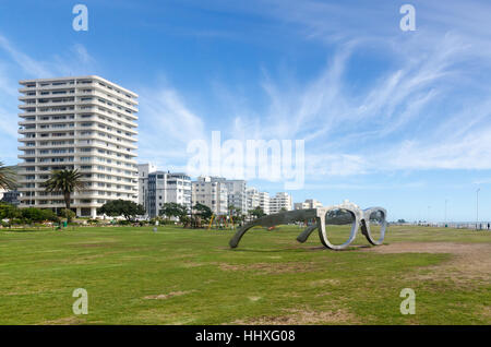 "Freiheit wahrzunehmen" Kunst-Installation des Künstlers Michael Elion, Sea Point Promenade, Cape Town, Südafrika Stockfoto