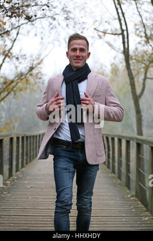 Ein Gentleman im Wald Stockfoto