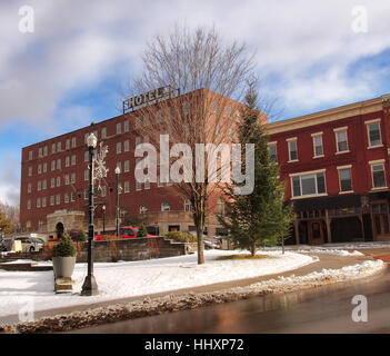 Saranac Lake, New York, USA. 19. Januar 2017. Das schöne kleine Dorf Saranac Lake, New York, von der öffentlichen Straße erschossen Stockfoto