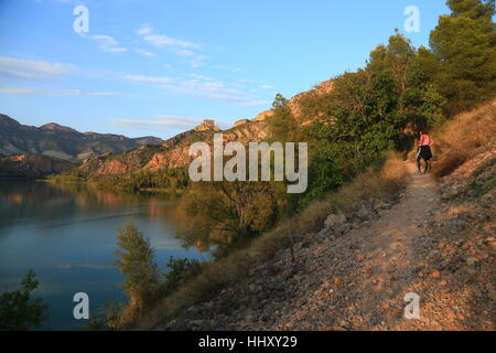 Wandern rund um See Sant Llorenc de Montgai Stockfoto