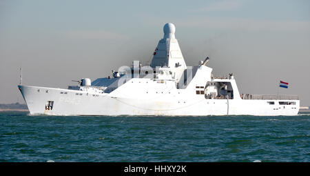 HNLMS Groningen (P843) Holland-Klasse Offshore-Patrouillenboot betrieben von der Royal Netherlands Navy, Eingabe von Southampton Water. Stockfoto