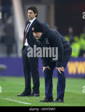 West Ham United-Trainer Slaven Bilic (rechts) und Middlesbrough Manager Aitor Karanka während der Premier League match bei Riverside Stadium, Middlesbrough. Stockfoto