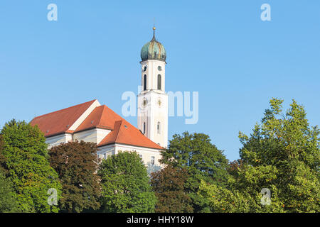 Ruhigen und friedlichen Landschaft im bayerischen Kleinstadt Schongau mit alten alten katholischen Kirche Stockfoto