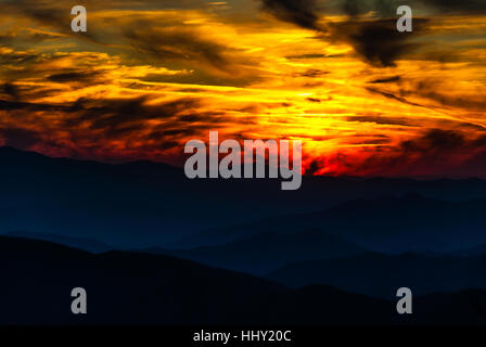 Feurige Sonnenuntergang von Clingmans Kuppel Stockfoto