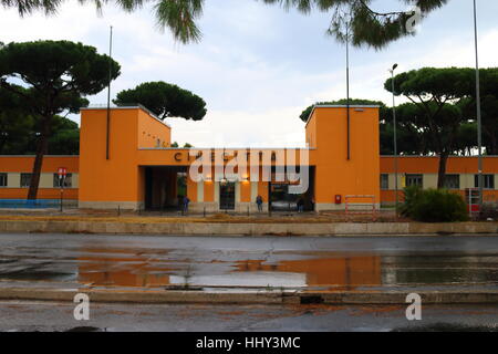 Cinecittà Studios Eingang nach dem Regen Stockfoto