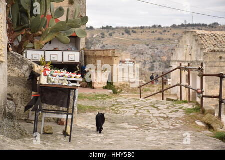 Straßen in den Steinen von Matera (Sassi di Matera), europäische Hauptstadt der Kultur 2019 - Basilikata, Italien Stockfoto