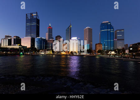 City Skyline bei Nacht, Perth, Western Australia. Stockfoto