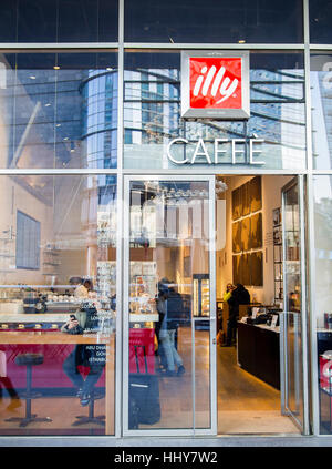 Illy Kaffee Shop in Gae Aulenti Piazza. Requalifizierung der Porta Garibaldi Bereich in Mailand. Stockfoto