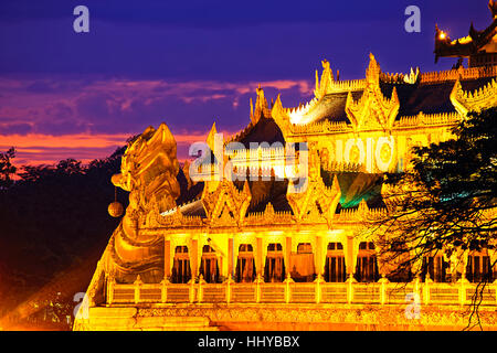 Karaweik Palace bei Sonnenuntergang, Myanmar Yangon landmark Stockfoto