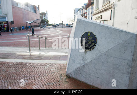 Ecke des Inhabers und Montague Street shopping Fußgängerzone Worthing West Sussex UK Stockfoto