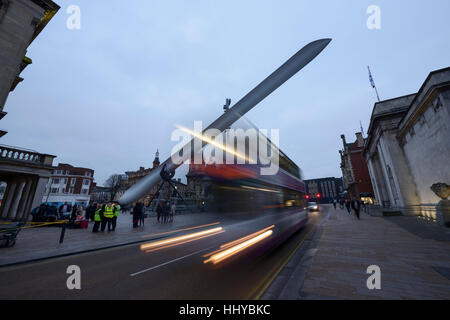 Die Ferens Art Gallery neben dem Rotorblatt-Kunstwerk für Hull City Kultur 2017 installiert Stockfoto