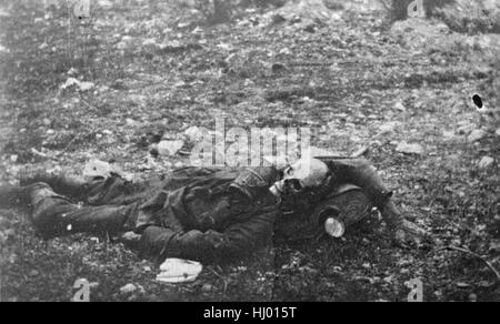 Antike c1919 Foto, menschliches Skelett in Uniform im ersten Weltkrieg. Stockfoto