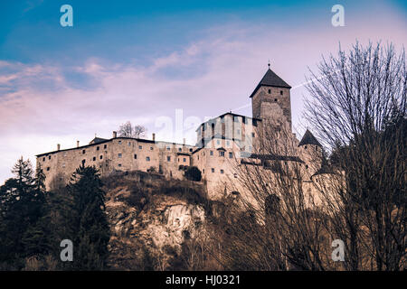 Campo Taufers, Italien - 26. Dezember 2016: Burg Taufers in Taufers, Ahrntal, Italien Valle. Stockfoto