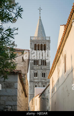 Rab, Kroatien - 5. August 2015: Altstadt von Rab, kroatischen Insel berühmt für seine vier Glockentürme und Sandstrände. Stockfoto