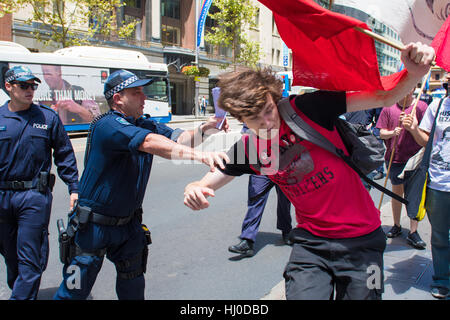 Sydney, Australien 21. Januar 2017: Anti-Trump Protest rally in Sydney, Australien, die reden im Hyde Park vorgestellten dann einen Marsch nach Martin Place. Diese Protest-Veranstaltung fand nach Donald Trumps Einweihung der 45. US Präsident. © Mjmediabox/Alamy Live-Nachrichten Stockfoto