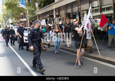 Sydney, Australien 21. Januar 2017: Anti-Trump Protest rally in Sydney, Australien, die reden im Hyde Park vorgestellten dann einen Marsch nach Martin Place. Diese Protest-Veranstaltung fand nach Donald Trumps Einweihung der 45. US Präsident. © Mjmediabox/Alamy Live-Nachrichten Stockfoto