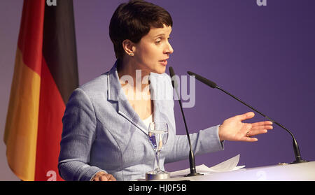 Koblenz, Deutschland. 21. Januar 2017. AfD (Alternative für Deutschland) Vorsitzende Frauke Petry spricht zu Beginn des Kongresses der rechten populistischen ENF-Gruppe im Europäischen Parlament in Koblenz, Deutschland, 21. Januar 2017. Foto: Thomas Frey/Dpa/Alamy Live News Stockfoto