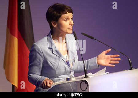 Koblenz, Deutschland. 21. Januar 2017. AfD (Alternative für Deutschland) Vorsitzende Frauke Petry spricht zu Beginn des Kongresses der rechten populistischen ENF-Gruppe im Europäischen Parlament in Koblenz, Deutschland, 21. Januar 2017. Foto: Thomas Frey/Dpa/Alamy Live News Stockfoto