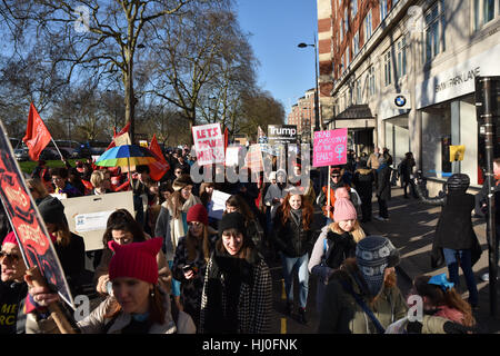 London, UK. 21. Januar 2017. Tausende besuchen den Womens Marsch auf London, beginnend bei der US-Botschaft. Bildnachweis: Matthew Chattle/Alamy Live-Nachrichten Stockfoto