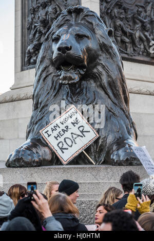 London, UK. 21. Januar 2017. Ich bin Frau hören mich brüllen - Frauen Marsch auf London - eine Basisbewegung von Frauen organisierte Demonstrationen auf der ganzen Welt, die "positive Werte, die die Politik der Angst verweigert" am ersten Tag von Donald Trump Präsidentschaft zu behaupten. Ihre Anhänger sind: Amnesty International, Greenpeace, ActionAid UK, Oxfam GB, Green Party, Pride London, Union, NUS, 50: 50 Parlament, Stop The War Koalition, CND zu vereinen. Bildnachweis: Guy Bell/Alamy Live-Nachrichten Stockfoto