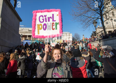 London. UK 21. Januar. Tausende besuchen die Frauen Marsch auf London, die in der amerikanischen Botschaft begann und endete auf dem Trafalgar Square. Wir danken Sie Carol Moir/AlamyLiveNews. Stockfoto