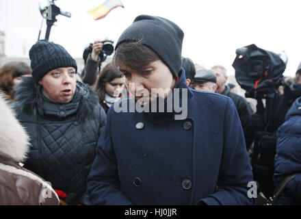 Kiew, Ukraine. 21. Januar 2017. Ukrainischen Pilot, Mitglied des ukrainischen Parlaments NADIA SAVCHENKO besucht eine Rallye namens '' Stop Putin War in der Ukraine'' am Unabhängigkeitsplatz in Kiew, Ukraine, am 21. Januar 2017. Aktivisten Nachfrage lassen Sie ukrainische Kriegsgefangene und appellieren an die internationale Gemeinschaft erhöhen Druck auf Russland, die territoriale Integrität der Ukraine, berichteten lokale Medien wiederherzustellen. Credit: Serg Glovny/ZUMA Draht/Alamy Live-Nachrichten Stockfoto