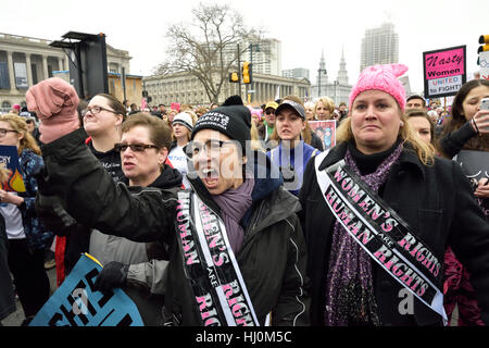 Philadelphia, USA. 21. Januar 2017. Einige der Tausenden von Demonstranten an der Philadelphia Frauen März am Benjamin Franklin Parkway. Philadelphia, PA. 21. Januar 2017 Credit: Jules Vuotto/Alamy Live-Nachrichten Stockfoto