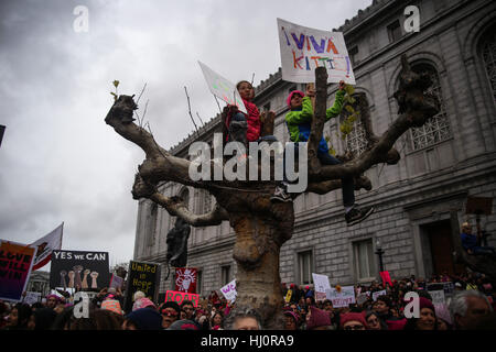San Francisco, USA. 21. Januar 2017. Mehrere tausend Menschen versammeln sich für die Frauen März in San Francisco, Kalifornien. Bildnachweis: Joel Angel Juarez/ZUMA Draht/Alamy Live-Nachrichten Stockfoto