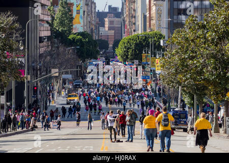 Los Angeles, Kalifornien, USA. 21. Januar 2017. Los Angeles, USA. 21. Januar 2017. Special Event Frauen März und Demonstranten in Los Angeles, Kalifornien. Bildnachweis: Chon Kit Leong/Alamy Live News Bildnachweis: Chon Kit Leong/Alamy Live-Nachrichten Stockfoto