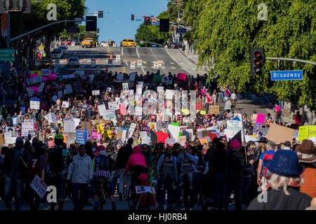Los Angeles, Kalifornien, USA. 21. Januar 2017. Los Angeles, USA. 21. Januar 2017. Special Event Frauen März und Demonstranten in Los Angeles, Kalifornien. Bildnachweis: Chon Kit Leong/Alamy Live News Bildnachweis: Chon Kit Leong/Alamy Live-Nachrichten Stockfoto