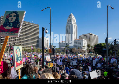 Los Angeles, Kalifornien, USA. 21. Januar 2017. Los Angeles, USA. 21. Januar 2017. Special Event Frauen März und Demonstranten in Los Angeles, Kalifornien. Bildnachweis: Chon Kit Leong/Alamy Live News Bildnachweis: Chon Kit Leong/Alamy Live-Nachrichten Stockfoto