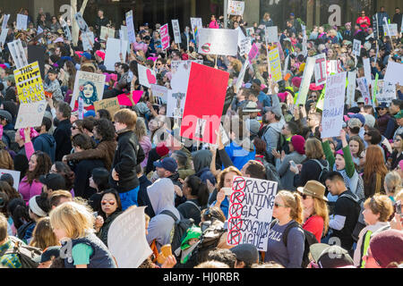 Los Angeles, Kalifornien, USA. 21. Januar 2017. Los Angeles, USA. 21. Januar 2017. Special Event Frauen März und Demonstranten in Los Angeles, Kalifornien. Bildnachweis: Chon Kit Leong/Alamy Live News Bildnachweis: Chon Kit Leong/Alamy Live-Nachrichten Stockfoto