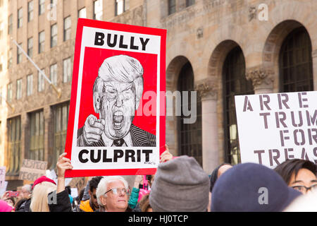 New York, USA. 27. September 2017. Frauen März in New York. Entlang der Marsch viele Poster Credit: Bob London/Alamy Live News Stockfoto