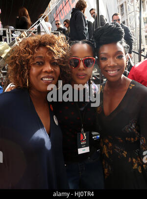 ALos Angeles ca. 21. Januar 2017. Alfre Woodard, Kerry Washington, Brandy Rayana Norwood, an Frauen in März Los Angeles in die Innenstadt von Los Angeles In Kalifornien am 21. Januar 2017. Bildnachweis: Faye lernen/Medien Punch/Alamy Live-Nachrichten Stockfoto