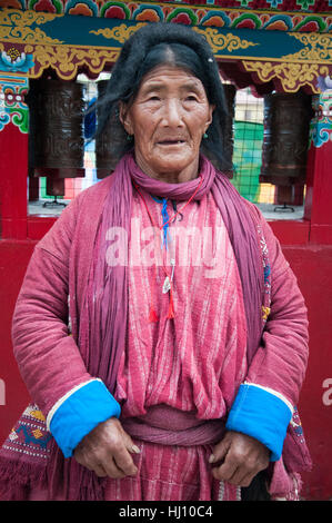 Porträt einer Frau aus der Monpa in Tawang, Arunachal Pradesh, Nordostindien Stockfoto