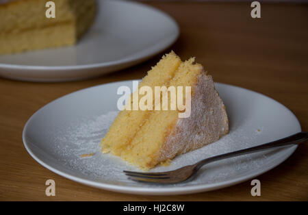 Eine Scheibe von Victoria Sandwich Biskuit. Stockfoto