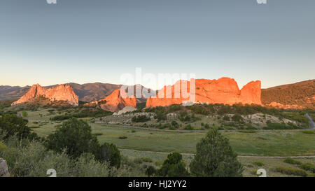 Dawn Farben South Tor, Signatur, Nord-Gateway, küssen Kamele, Turm zu Babel (benannt Felsformationen) im Garten der Götter, Colorado Springs, C Stockfoto