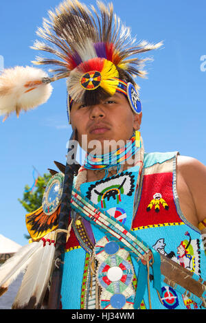 Junger Mann im Ornat, Pi-Ume-Sha Vertrag Tage, Warm Springs Indian Reservation, Oregon Stockfoto