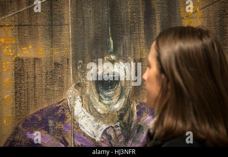 Eine Frau sieht Kopf VI (1949) von Francis Bacon schreien Päpste Serie in Ferens Art Gallery in Hull. Stockfoto