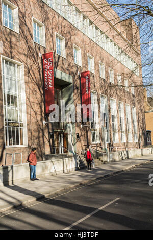 Außenseite des UCL School of Pharmacy auf Brunswick Square, London WC1N Stockfoto