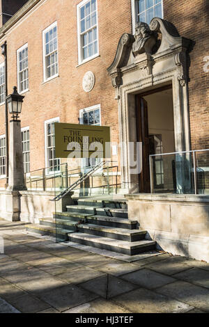 Der Eingang zum Foundling Museum, Coram Felder, Bloomsbury, London, England, Großbritannien Stockfoto